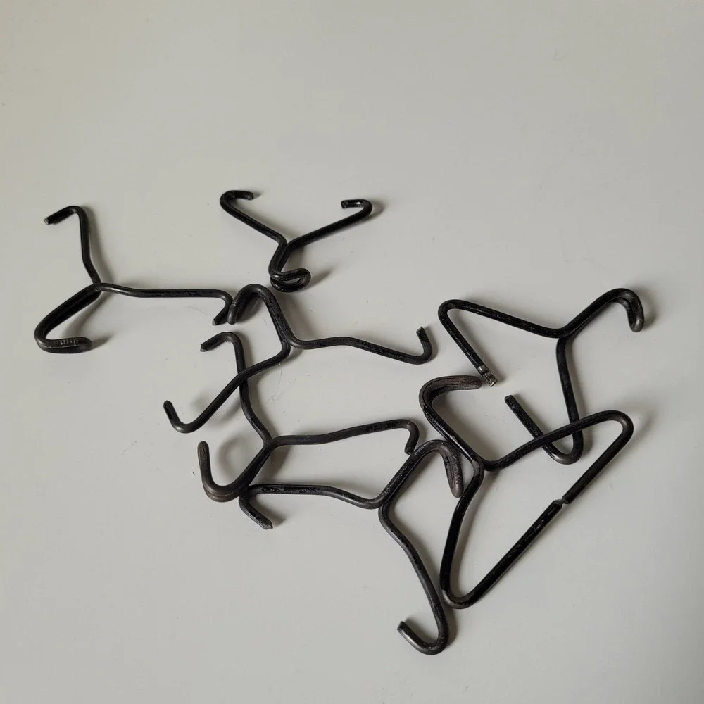 Rare Vtg 1960s SUSIE GOOSE Barbie & Ken Black WIRE HANGERS (Set of 7)‎ Accessory